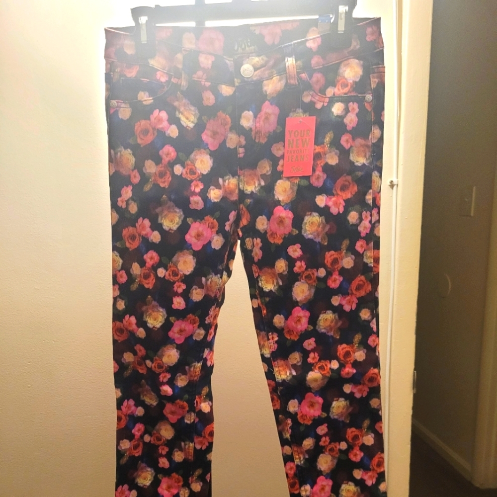 BRAND NEW GIRL JEANS